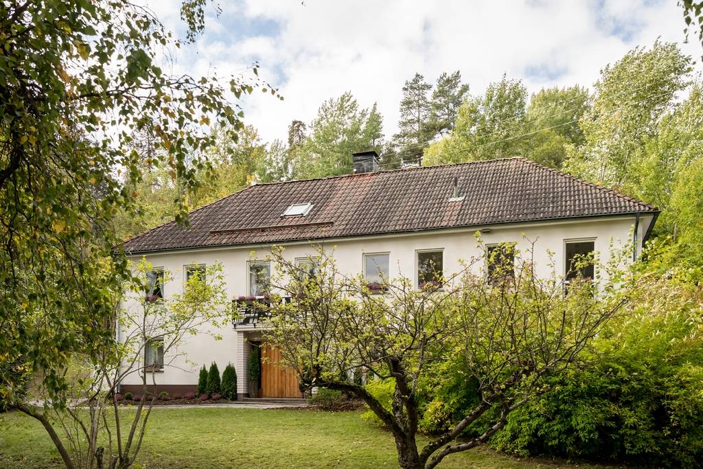 Byte av villatak enplanshus 180 m2 betongpannor. Edsviken Sollentuna